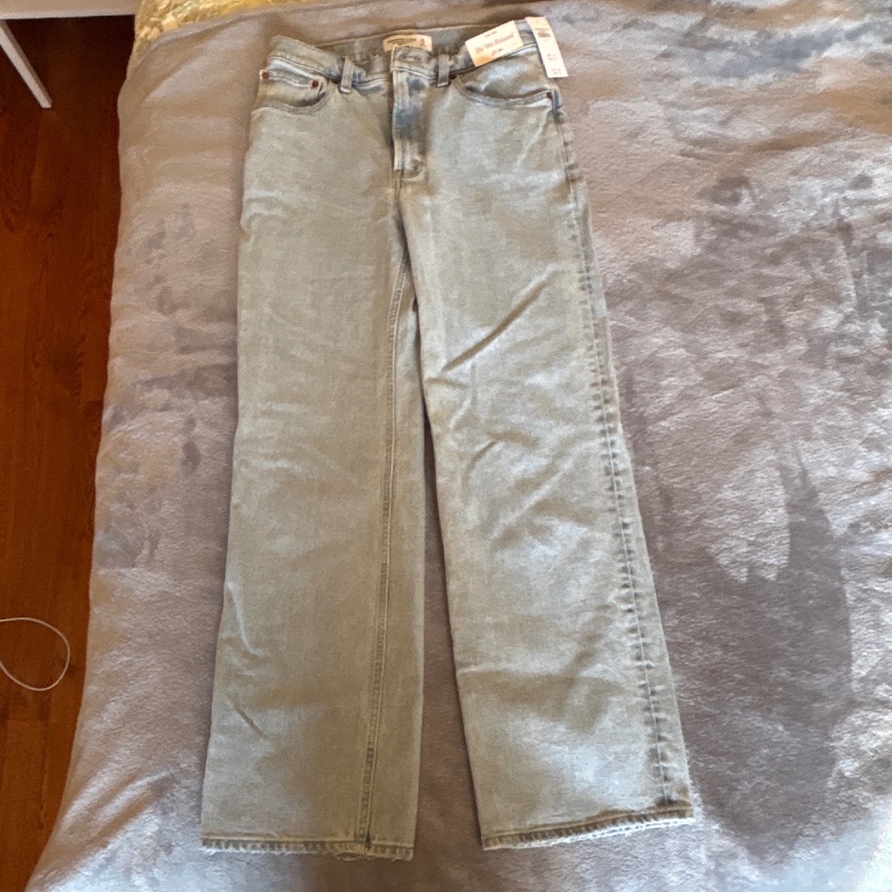 Abercrombie 90’s Relaxed High Rise Jeans (NWT)